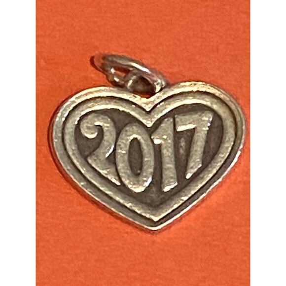 James Avery Retired Sterling Silver 2017 Year In Heart Charm - Picture 1 of 3